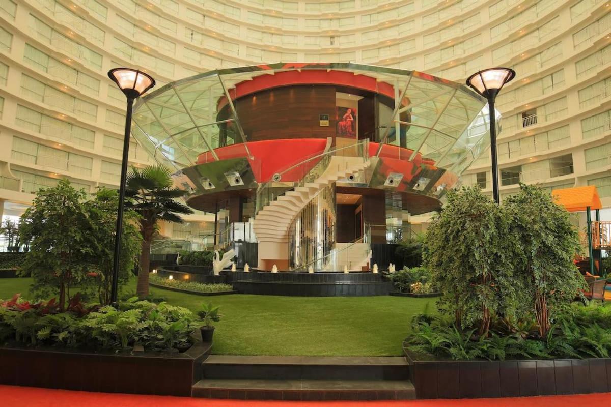 Rajhans Belliza Luxurious Studio Apartment Surate Exterior foto
