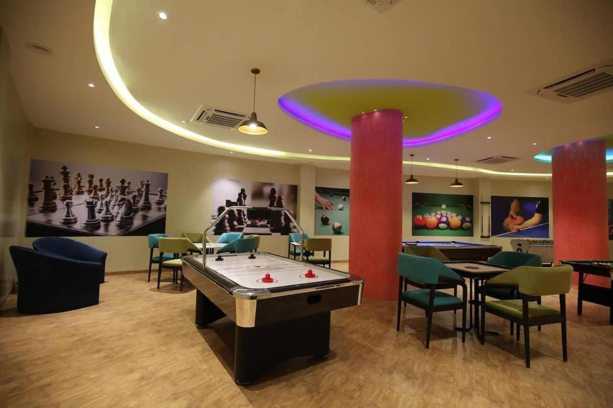 Rajhans Belliza Luxurious Studio Apartment Surate Exterior foto